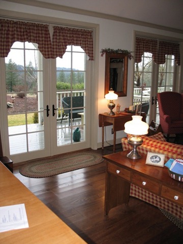 [Peggy's Gathering room[2].jpg]