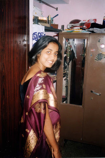 tv anchor sunitha navel