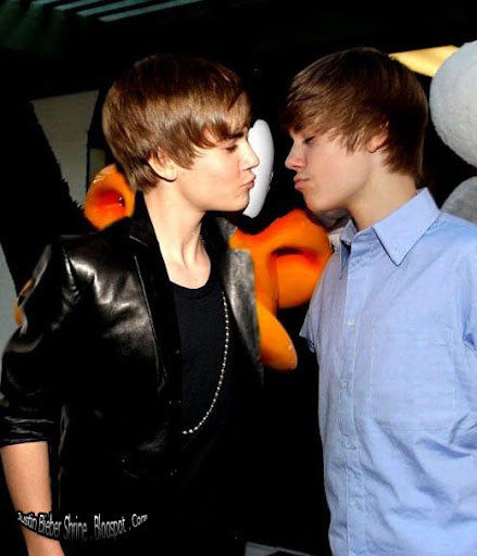 Justinbieber kissing Justin Bieber