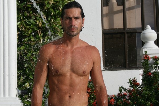 Garni Photo: Colombian actor Gregorio Pernia