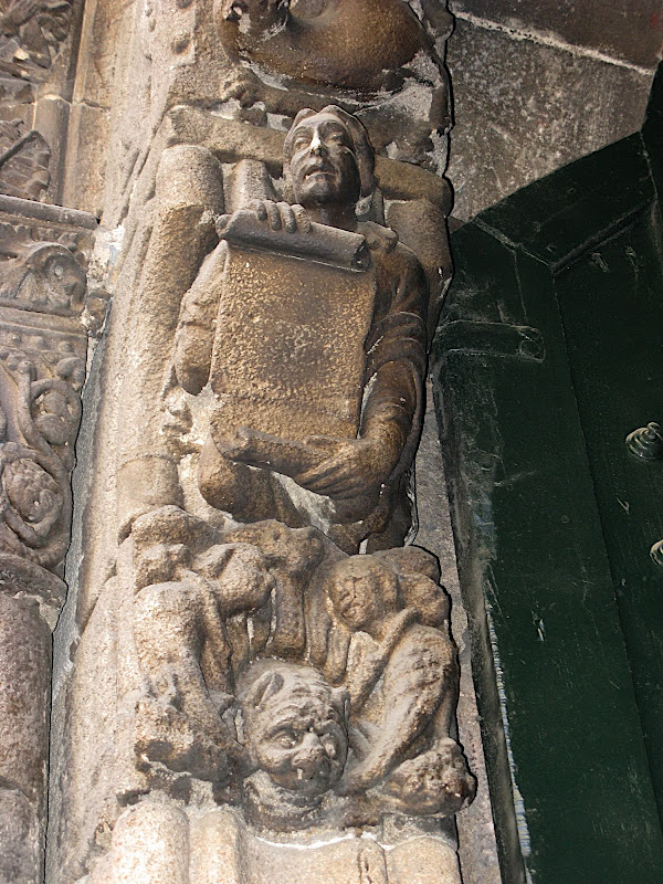Detall de la porta de la catedral d'Ourense (III)