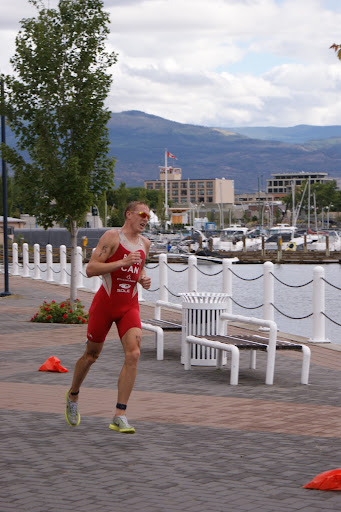Leif Baradoy finishing the run