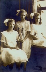 Alta, Fern & Faun Ellsworth, abt. 1915 1
