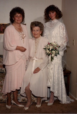 [My wedding day--3 generations[4].jpg]