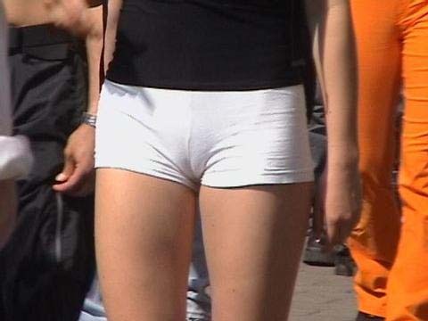 [camel-toe-of-a-woman[3].jpg]