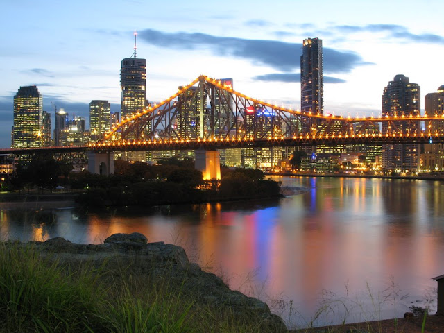 Brisbane Srory Bridge at dusk