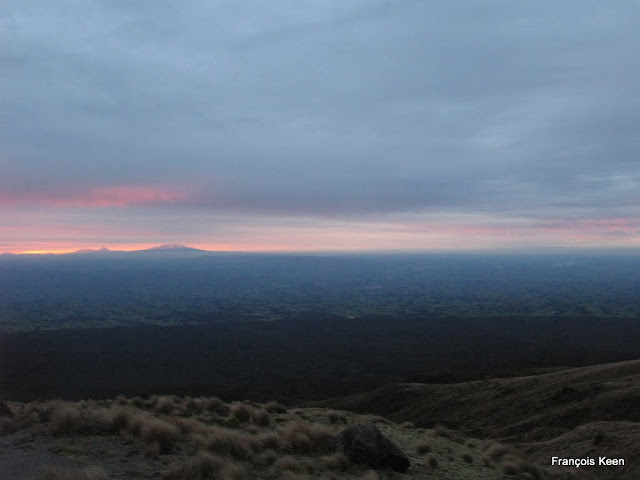 NZ - Tongariro, Ngauruhoe, Ruapehu - view from Mt Taranaki - Tahurangi lodge