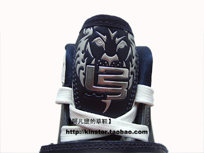 nike zoom soldier 4 tb white navy 2 04 Nike Zoom Soldier IV (4) TB   White/Navy Sample New Photos