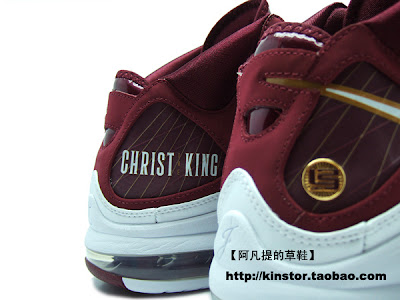nike air max lebron 7 pe christ the king away 3 02 Nike Air Max LeBron VII (7) Christ The King Exclusive New Photos