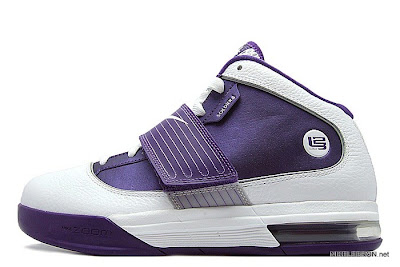 Nike Zoom Soldier IV TB WMNS White/Purple Sample New Photos nike zoom soldier 4 tb white purple 2 01 Nike Zoom Soldier IV TB WMNS White/Purple Sample New Photos