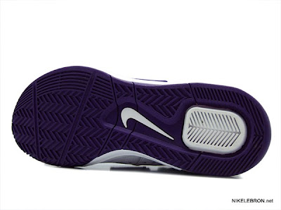 Nike Zoom Soldier IV TB WMNS White/Purple Sample New Photos nike zoom soldier 4 tb white purple 2 09 Nike Zoom Soldier IV TB WMNS White/Purple Sample New Photos