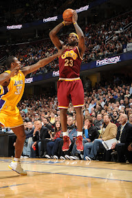 lebron james nba 100121 cle vs lal 12 King James James Scores 37 as Cavs Sweep Kobe & the Lakers