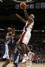 lebron james nba 100202 cle vs mem 01 LeBron and Co. Still #1 in the NBA. Cavaliers Win Nine in a Row.