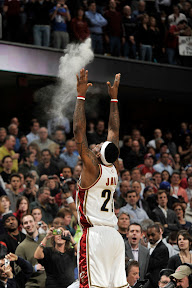 lebron james nba 100202 cle vs mem 05 LeBron and Co. Still #1 in the NBA. Cavaliers Win Nine in a Row.