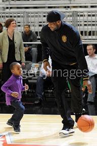 lebron james nba 100212 all star dallas 17 2010 NBA All Star: King James with the Black/White/Gold AMLVII