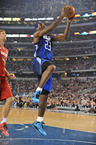 lebron james nba 100214 all star dallas 30 2010 NBA All Star: D Wade and LeBron lead EAST in Front of 108k