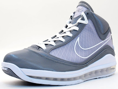 nike air max lebron 7 gr cool grey white 4 01 Releasing Now: Nike Air Max LeBron VII   Cool Grey / White