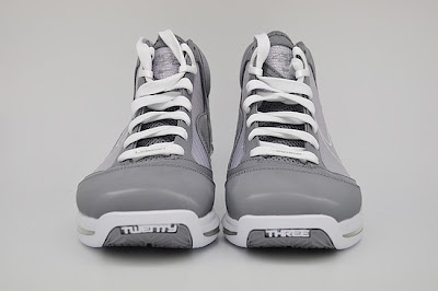nike air max lebron 7 gr cool grey white 5 05 Releasing Now: Nike Air Max LeBron VII   Cool Grey / White