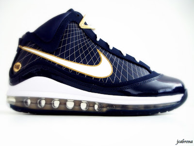 nike air max lebron 7 pe university of akron 5 07 After the Drop: Nike Air Max LeBron VII Akron Zips Close Ups
