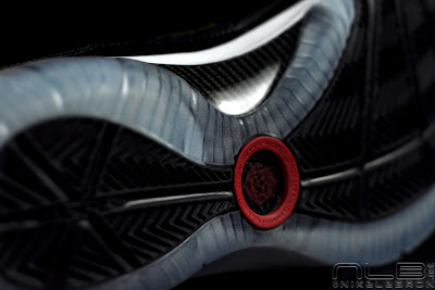 Coming Soon... Nike ?Zoom? LeBron VII P.S. Black/White/Red lebron7 ps black red white 15 web Coming Soon... Nike ?Zoom? LeBron VII P.S. Black/White/Red