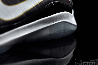 Coming Soon... Nike ?Zoom? LeBron VII P.S. Black/White/Red lebron7 ps black red white 11 web Coming Soon... Nike ?Zoom? LeBron VII P.S. Black/White/Red