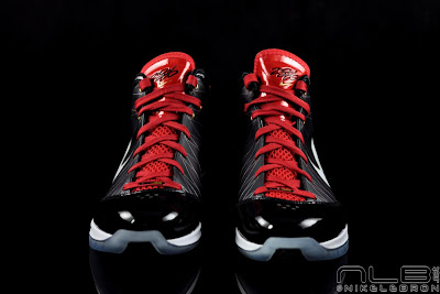 Nike LeBron VII (7) P.S. (Post Season) 407639 002 Showcase lebron7 ps black red white 18 web Nike LeBron VII (7) P.S. (Post Season) 407639 002 Showcase
