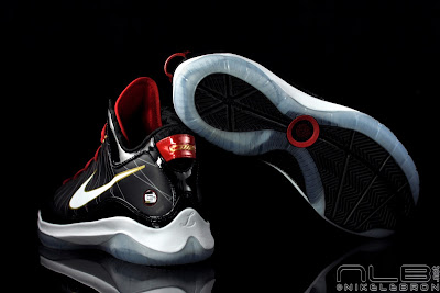 Nike LeBron VII (7) P.S. (Post Season) 407639 002 Showcase lebron7 ps black red white 29 web Nike LeBron VII (7) P.S. (Post Season) 407639 002 Showcase