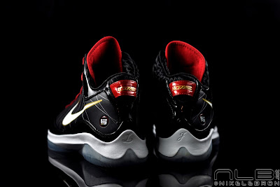 Nike LeBron VII (7) P.S. (Post Season) 407639 002 Showcase lebron7 ps black red white 20 web Nike LeBron VII (7) P.S. (Post Season) 407639 002 Showcase