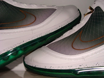 Nike Air Max LeBron VII (7) SVSM Home Player Exclusive Gallery nike air max lebron 7 pe svsm home 4 04 Nike Air Max LeBron VII (7) SVSM Home Player Exclusive Gallery