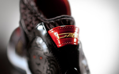 nike lebron 7 ps gr black white red 6 09 Releasing Now: Nike LeBron VII P.S. Black/White Sport Red