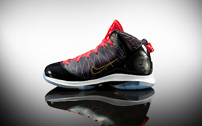 nike lebron 7 ps gr black white red 6 03 Releasing Now: Nike LeBron VII P.S. Black/White Sport Red