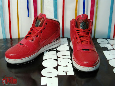 New York City aka Big Apple Nike Zoom LeBron VI Gallery nike zoom lebron 6 pe big apple 5 03 New York City aka Big Apple Nike Zoom LeBron VI Gallery