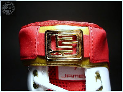 A Look Back at King James Nike Zoom LeBron IV Home PE lbj4 pe wht red11 12 A Look Back at King James Nike Zoom LeBron IV Home PE
