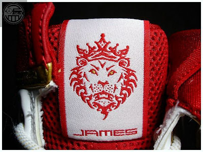 A Look Back at King James Nike Zoom LeBron IV Home PE lbj4 pe wht red11 16 A Look Back at King James Nike Zoom LeBron IV Home PE