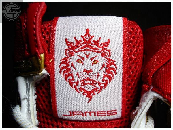 A Look Back at King James8217 Nike Zoom LeBron IV Home PE