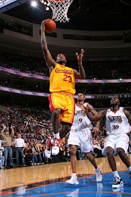 lebron james nba 081210 cle at phi 06 Hawks Stop Cavaliers Eleven Game Winning Streak