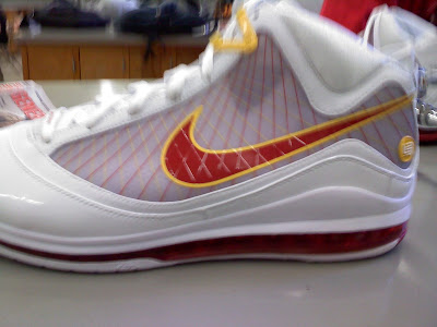 Nike Air Max LeBron VII (7) Fairfax Home PE New Photographs nike air max lebron 7 pe fairfax home 2 01 Nike Air Max LeBron VII (7) Fairfax Home PE New Photographs