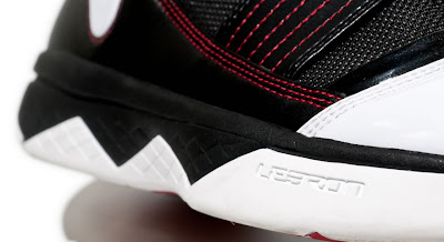 nike zoom soldier 3 gr black white red 4 08 Initial Look at the Black White Red Nike Zoom Soldier 3