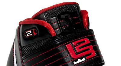 nike zoom soldier 3 gr black white red 4 10 Initial Look at the Black White Red Nike Zoom Soldier 3