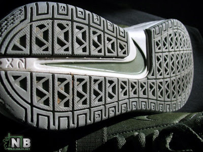 nike zoom lebron 6 low ss white army green 1 05 Nike Zoom LeBron 6 Low White/Army Green Look and See Sample