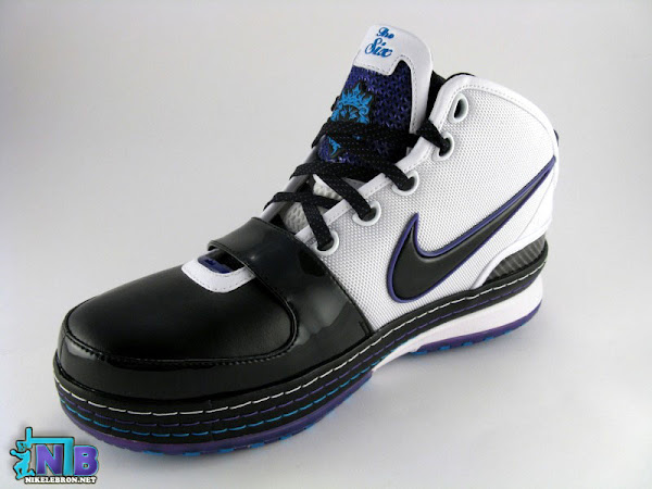 LeBron James and his Summit Lake Hornets Basketball Team Exclusive Photos