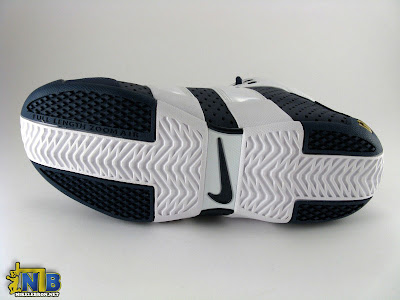 nike zoom lebron 20 5 5 pe playoff navy 1 03 Looking Back at Nike Zoom 20 5 5 With the 2006 Playoff PE