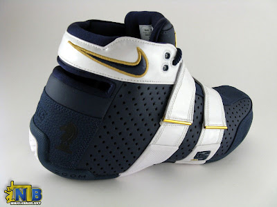 nike zoom lebron 20 5 5 pe playoff navy 1 06 Looking Back at Nike Zoom 20 5 5 With the 2006 Playoff PE