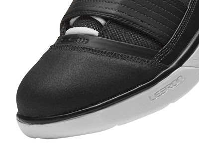 nike zoom soldier 3 gr black white 1 06 New Nike Soldier 3s   Triple Black and Black/White Colorways