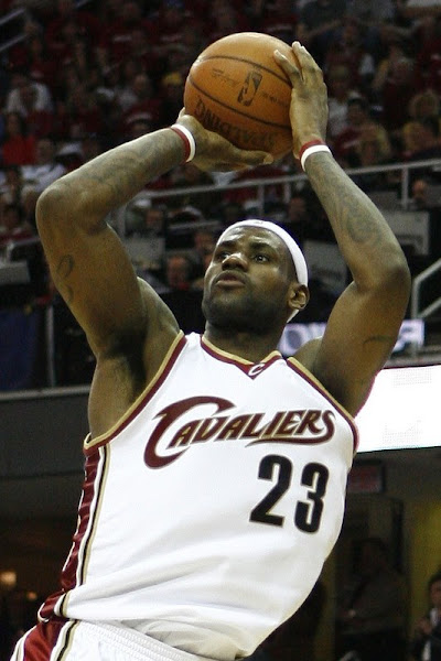 LeBron James Debuts the Soldier 3 Cavaliers Roll Over Pistons