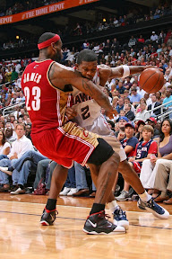 lebron james nba 090509 cle vs atl 05 game 3 LeBron Puts on Another MVP Show. Mo Gets Recruited as Soldier.