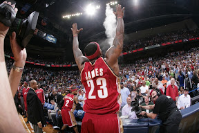 lebron james nba 090509 cle vs atl 04 game 3 LeBron Puts on Another MVP Show. Mo Gets Recruited as Soldier.