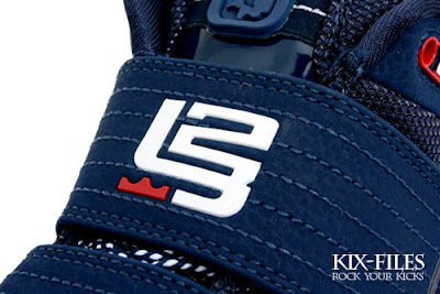 Nike Zoom Soldier III White and Navy (141) Kids vs Mens nike zoom soldier 3 gs white navy red 1 03 Nike Zoom Soldier III White and Navy (141) Kids vs Mens