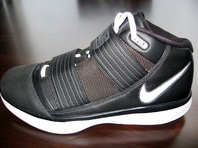 nike zoom soldier 3 gr black white 2 02 Real Photos of the Black and White Nike Zoom Soldier 3