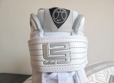 Zoom Soldier III TB (Team Bank) 367183 102 Actual Photos nike zoom soldier 3 tb white white 1 03 Zoom Soldier III TB (Team Bank) 367183 102 Actual Photos